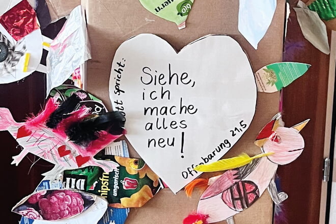 Einladung zum Besuch der Ausstellung zur Jahreslosung 2026 gestaltet von Sch&uuml;lerinnen und Sch&uuml;lern 