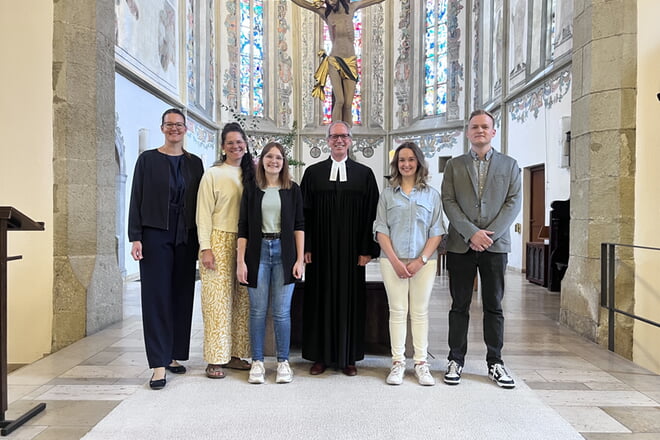 Wir begr&uuml;&szlig;en die neuen ReligionslehrerInnen